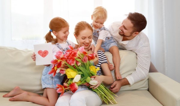 1652035785 704 Tie a bouquet for Mothers Day yourself the best - Tie a bouquet for Mother's Day yourself - the best types of flowers for mom and tips