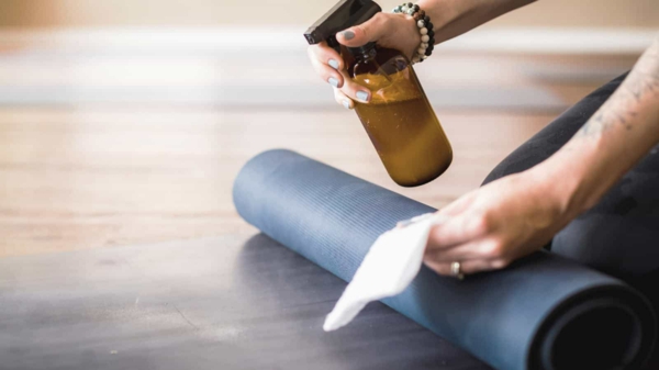 Cleaning and disinfecting the yoga mat Make your own cleaning agent recipe