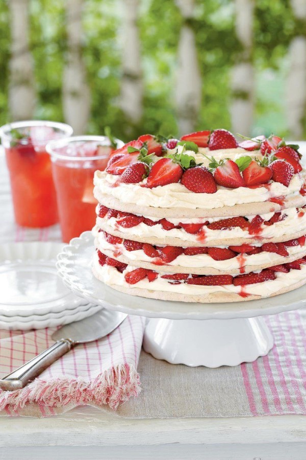 1652369763 729 Strawberry basil cake fresh recipe for all summer occasions - Strawberry basil cake - fresh recipe for all summer occasions