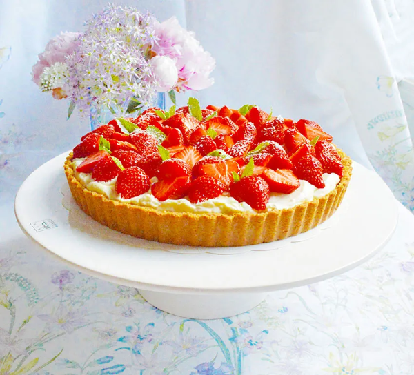 1652369774 377 Strawberry basil cake fresh recipe for all summer occasions - Strawberry basil cake - fresh recipe for all summer occasions