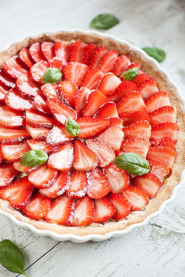 1652369775 78 Strawberry basil cake fresh recipe for all summer occasions - Strawberry basil cake - fresh recipe for all summer occasions