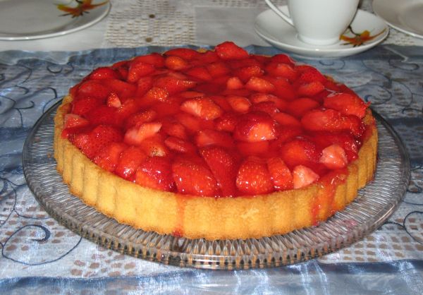 1652375707 446 Strawberry cake with pudding pure pleasure from three delicious - Strawberry cake with pudding - pure pleasure from three delicious layers