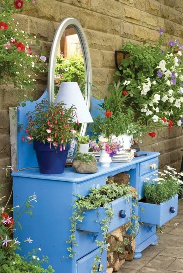 1652462437 222 Garden decoration with old drawers for an attractive place to - Garden decoration with old drawers for an attractive place to relax