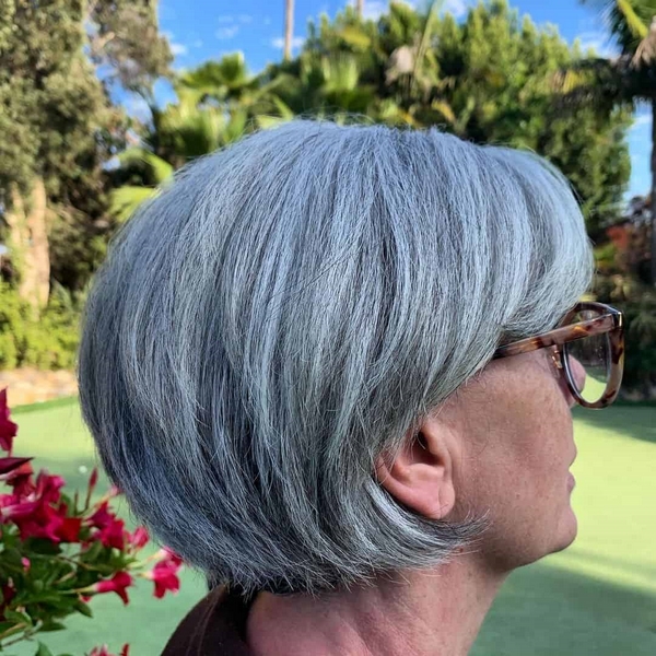 1652628319 697 Hairstyles for gray hair over 60 dare to wear your - Hairstyles for gray hair over 60: dare to wear your gray hair proud!