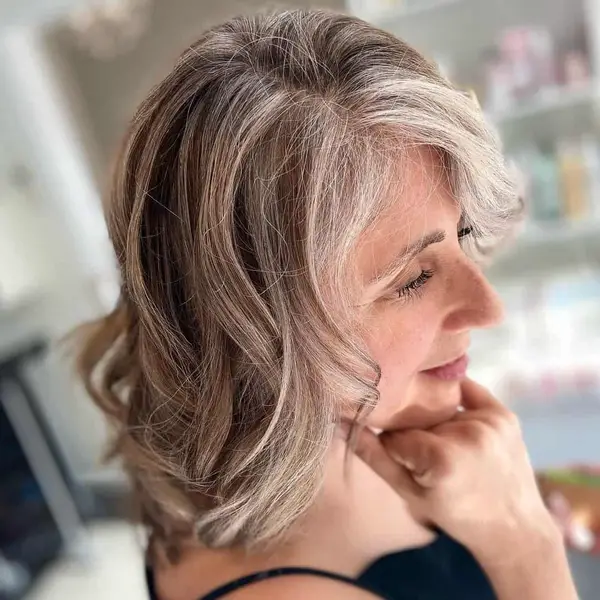 1652628320 340 Hairstyles for gray hair over 60 dare to wear your - Hairstyles for gray hair over 60: dare to wear your gray hair proud!