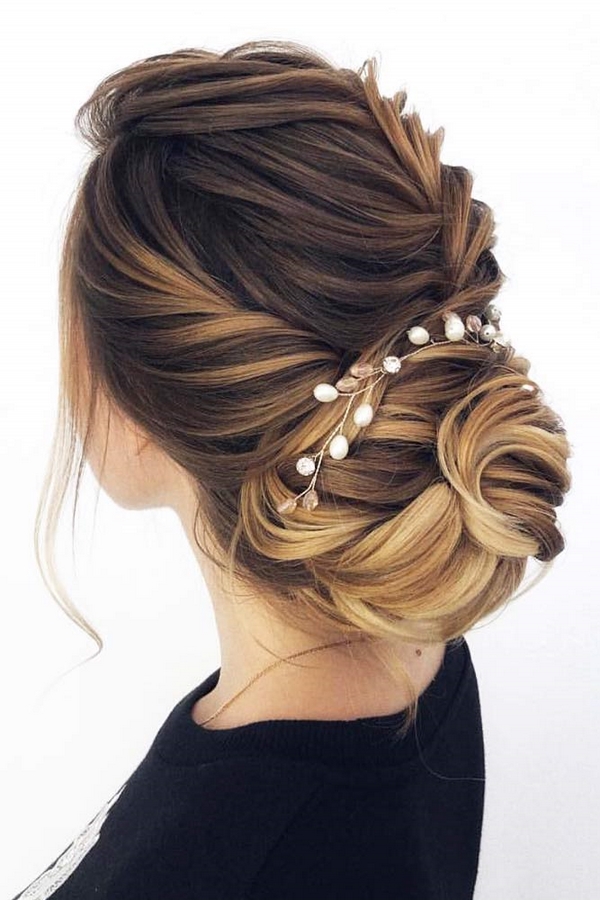 1652663061 409 Bun hairstyles never go out of style Here are the - Bun hairstyles never go out of style!  Here are the most popular variations and ideas