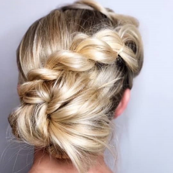 1652663067 349 Bun hairstyles never go out of style Here are the - Bun hairstyles never go out of style! Here are the most popular variations and ideas