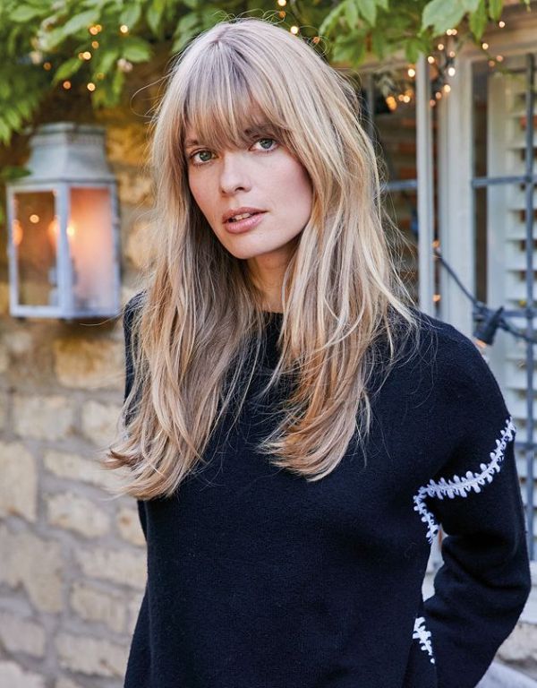1652835657 660 Strong fringe is the hottest bangs trend for 2022 - Strong fringe is the hottest bangs trend for 2022