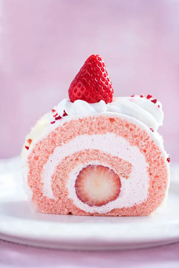 1652891080 341 Strawberry biscuit roll the best ideas and inspiration for - Strawberry biscuit roll - the best ideas and inspiration for the strawberry season