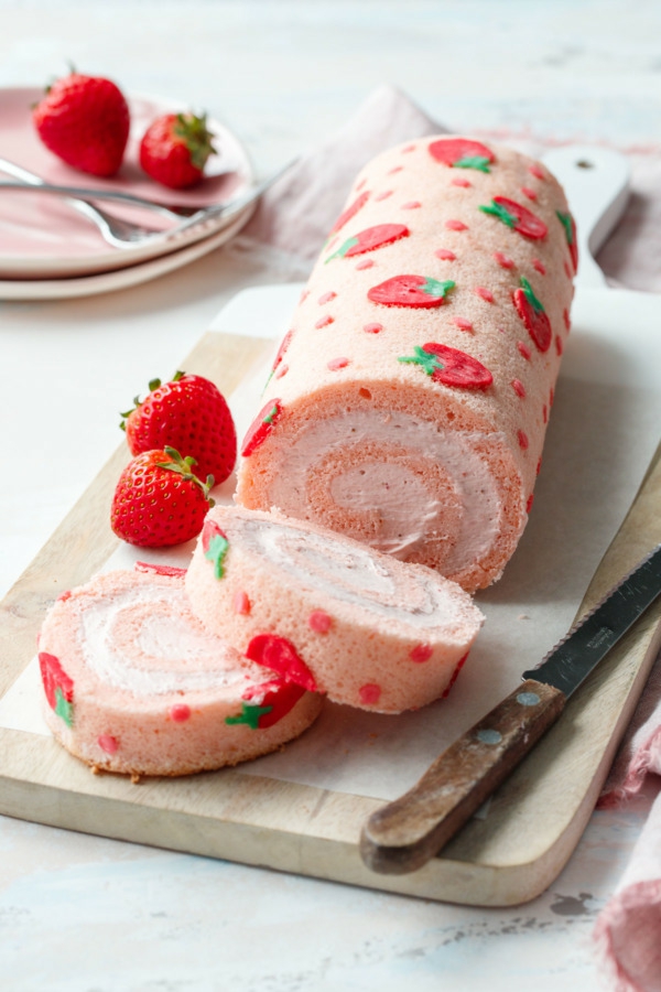1652891091 246 Strawberry biscuit roll the best ideas and inspiration for - Strawberry biscuit roll - the best ideas and inspiration for the strawberry season
