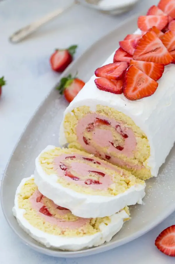 1652891092 602 Strawberry biscuit roll the best ideas and inspiration for - Strawberry biscuit roll - the best ideas and inspiration for the strawberry season