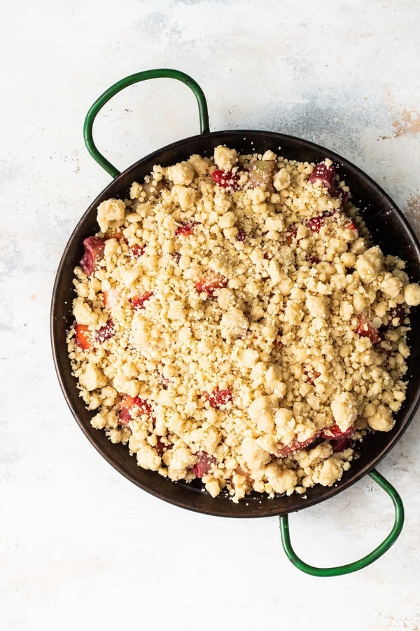 1652909445 798 Strawberry Rhubarb Crumble Recipe This is how summer tastes even - This is how summer tastes better!