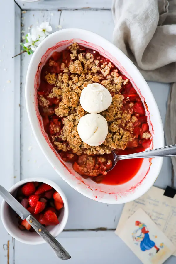 1652909446 826 Strawberry Rhubarb Crumble Recipe This is how summer tastes even - This is how summer tastes better!