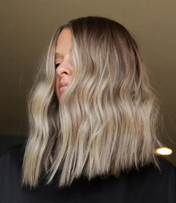1652970150 586 What is reverse balayage We take a close look at - What is reverse balayage?  We take a close look at the trendy hairstyle for blondes