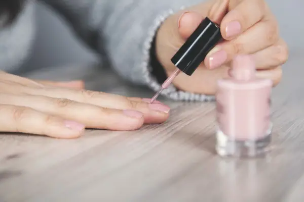 1653154459 659 Painting nails tips and tricks on how to paint your - Painting nails: tips and tricks on how to paint your fingernails properly