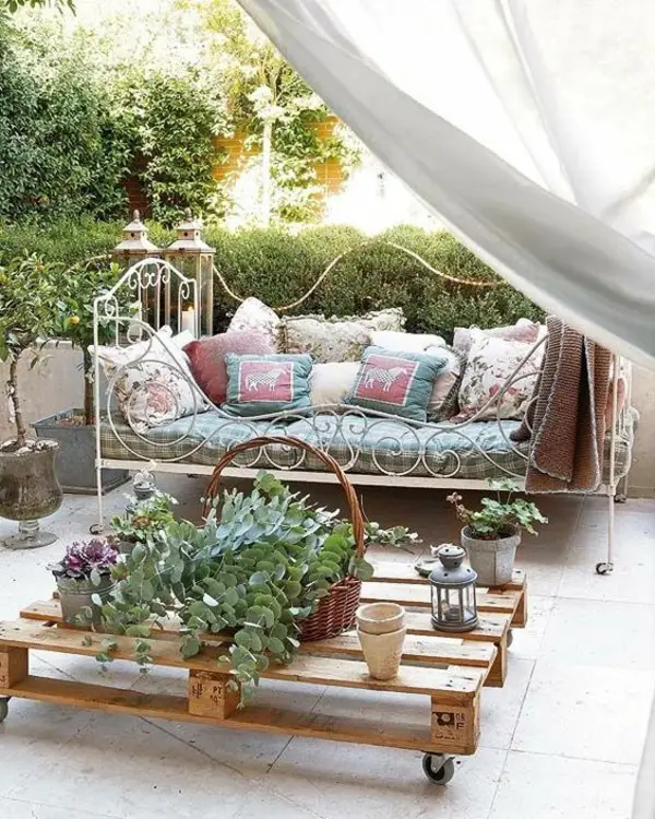 1653680076 430 Outdoor Daybed How to create your own relaxation oasis - Outdoor Daybed - How to create your own relaxation oasis in the garden!