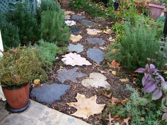 42 creative upcycling ideas on how to create your own - 42 creative upcycling ideas on how to create your own garden path