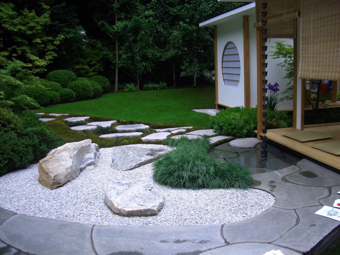 Garden decorative stones make the garden appear more natural - Garden decorative stones make the garden appear more natural