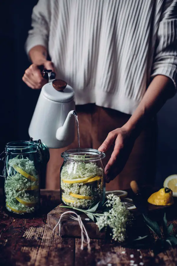 1654544351 813 Make elderflower juice yourself healthy recipes and ideas in - Make elderflower juice yourself - healthy recipes and ideas in June