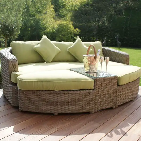 1654720758 191 Outdoor Daybed a luxury piece that suits any outdoor - Outdoor Daybed - a luxury piece that suits any outdoor area!