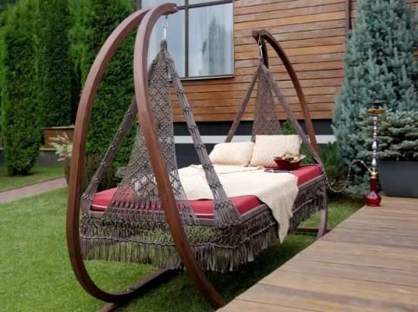 1654720758 305 Outdoor Daybed a luxury piece that suits any outdoor - Outdoor Daybed - a luxury piece that suits any outdoor area!