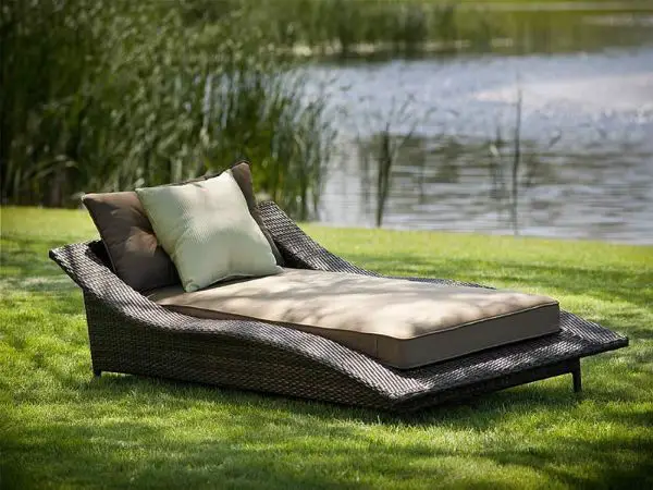 1654720760 25 Outdoor Daybed a luxury piece that suits any outdoor - Outdoor Daybed - a luxury piece that suits any outdoor area!