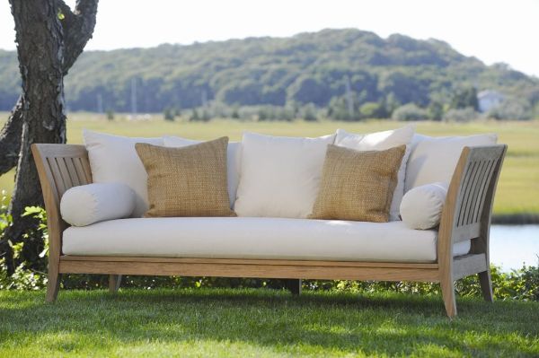 1654720762 481 Outdoor Daybed a luxury piece that suits any outdoor - Outdoor Daybed - a luxury piece that suits any outdoor area!