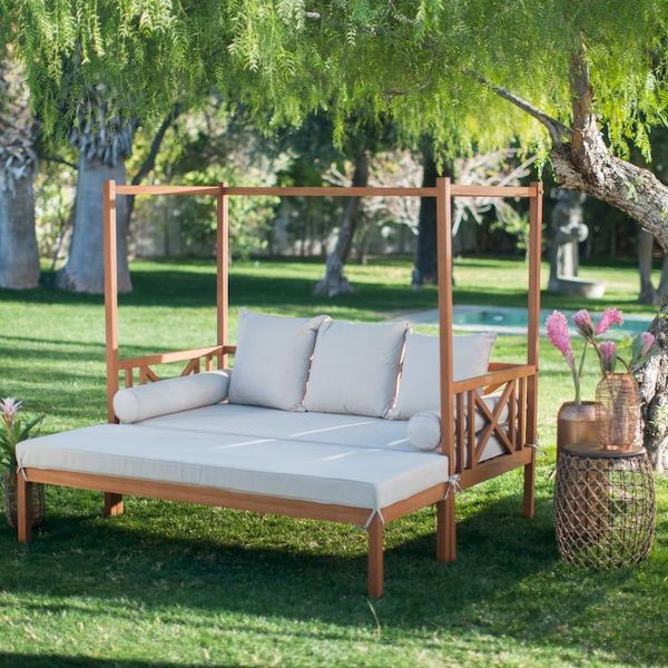 1654720767 673 Outdoor Daybed a luxury piece that suits any outdoor - Outdoor Daybed - a luxury piece that suits any outdoor area!
