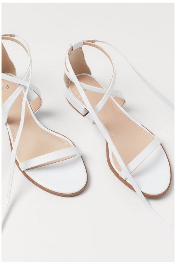 1654813099 938 White sandals are the must have for summer 2022 - White sandals are the must-have for summer 2022