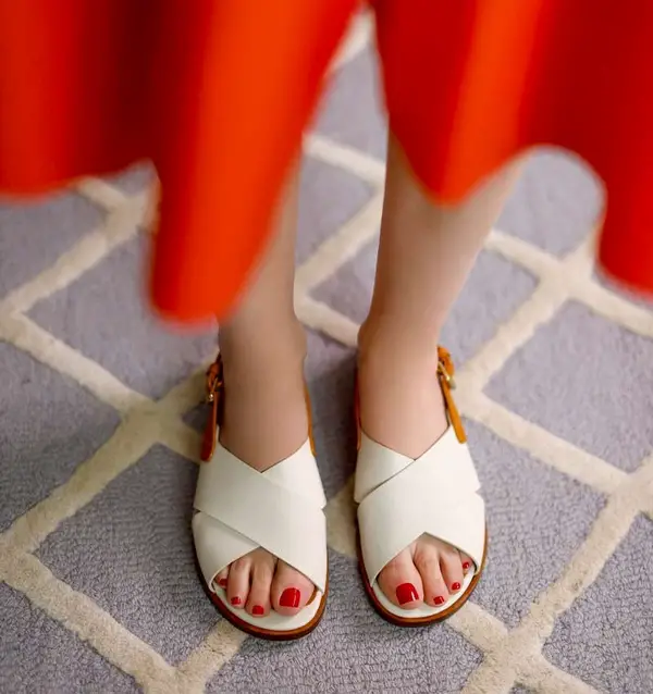 1654813105 833 White sandals are the must have for summer 2022 - White sandals are the must-have for summer 2022