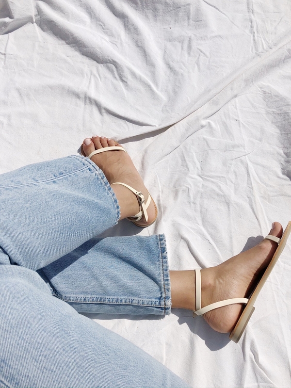 1654813116 753 White sandals are the must have for summer 2022 - White sandals are the must-have for summer 2022