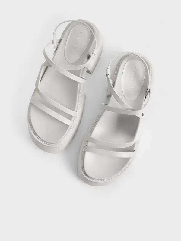 1654813120 524 White sandals are the must have for summer 2022 - White sandals are the must-have for summer 2022
