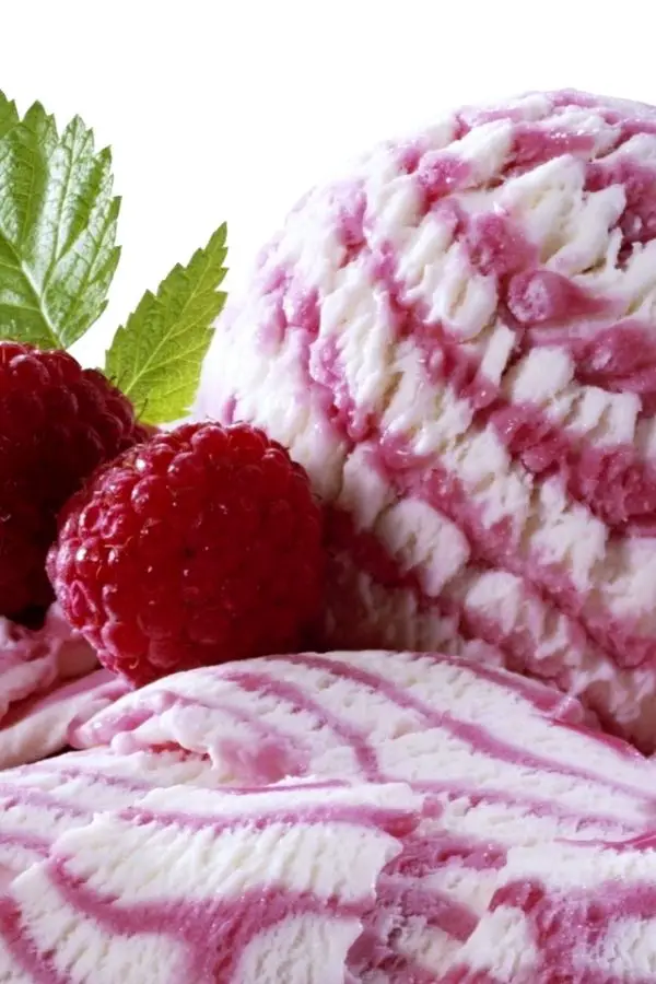 1654892837 639 Homemade vanilla ice cream with raspberries in 3 variants also - Homemade vanilla ice cream with raspberries in 3 variants (also vegan)