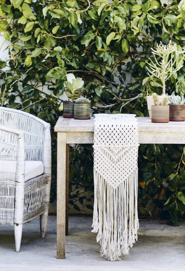 1655822455 190 Decorate in a modern way with macrame table runners - Decorate in a modern way with macramé table runners