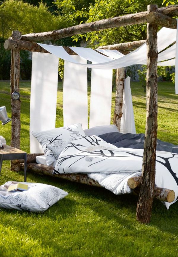 Outdoor Daybed a luxury piece that suits any outdoor - Outdoor Daybed - a luxury piece that suits any outdoor area!