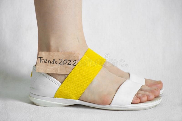 White sandals are the must have for summer 2022 - White sandals are the must-have for summer 2022