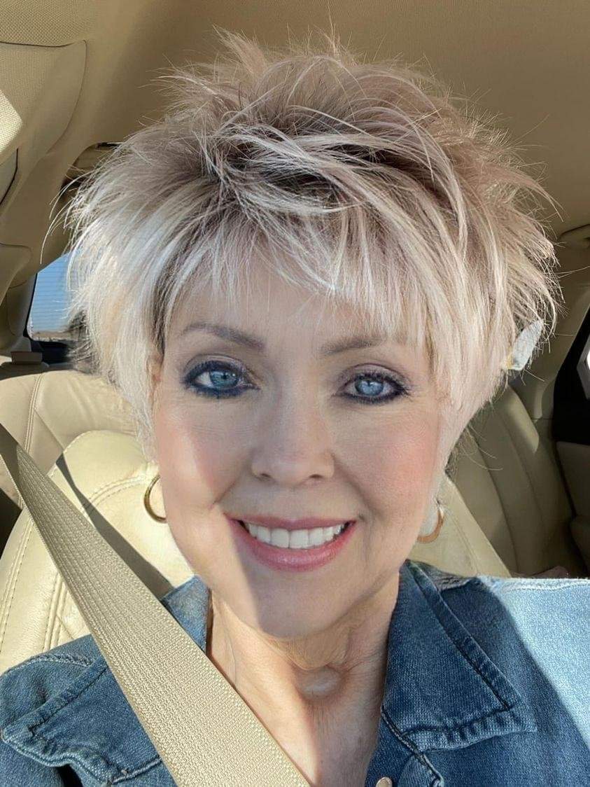 1675601025 854 Upbeat hairstyles for women over 50 the pixie cut bob - Upbeat hairstyles for women over 50: the pixie cut, bob hairstyles and more