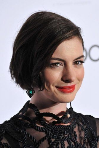 1675655979 719 10 reasons to steal short hair ideas from Anne Hathaway - 10 reasons to steal short hair ideas from Anne Hathaway - Hairstyles 2023 - Short hairstyles
