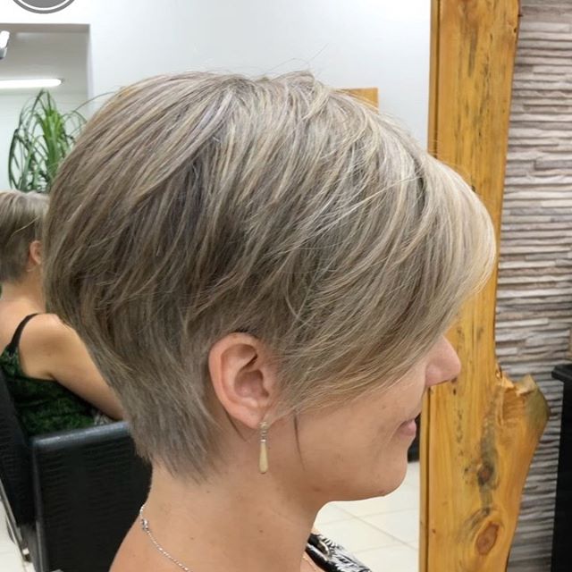 1676184377 221 32 Best Modern Short Hairstyles And Haircuts For Women Over - 32 Best Modern Short Hairstyles And Haircuts For Women Over 50