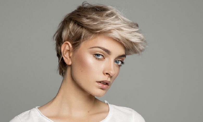 Short hairstyles 2024 - curly hair, blondes and women