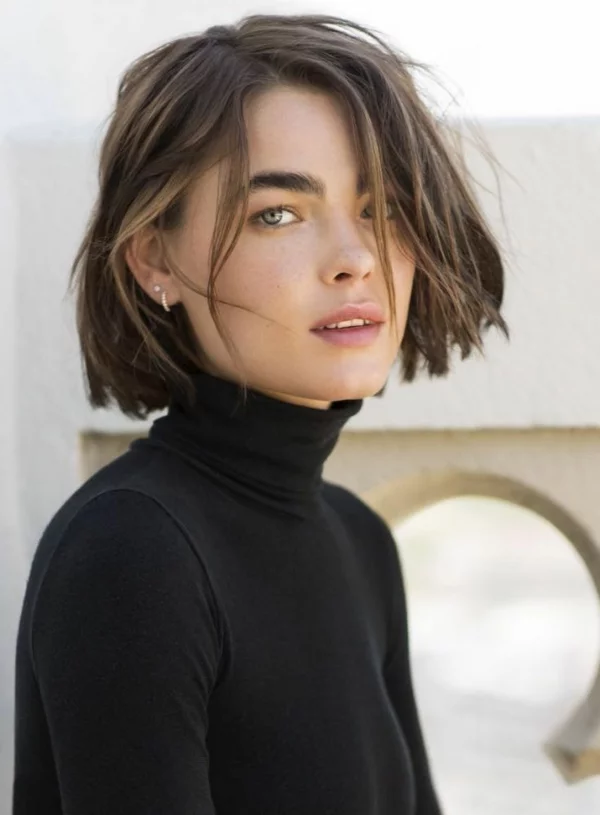 1680701879 739 The hacked bob hairstyle a popular trend for medium length.webp - The hacked bob hairstyle - a popular trend for medium-length and short hair