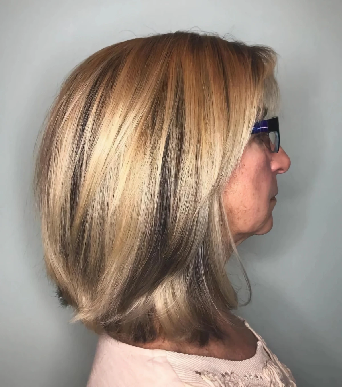 1681540646 995 A layered bob for older women combines comfort and elegance.webp - A layered bob for older women combines comfort and elegance and magics away 10 years in no time!