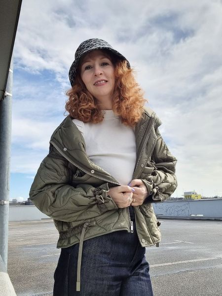 1682534213 394 Weatherproof transitional fashion of course with a cool bucket - Weatherproof transitional fashion - of course with a cool bucket hat