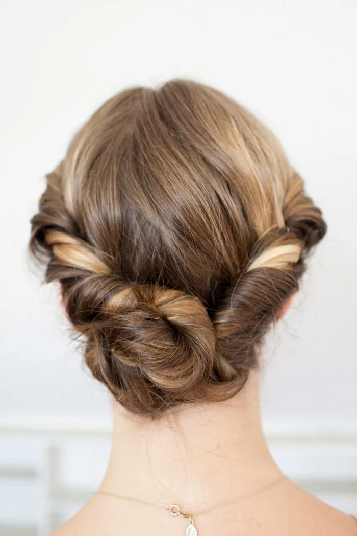 1682696261 528 Loose updo 7 DIY instructions and great tips.webp - Loose updo - 7 DIY instructions and great tips