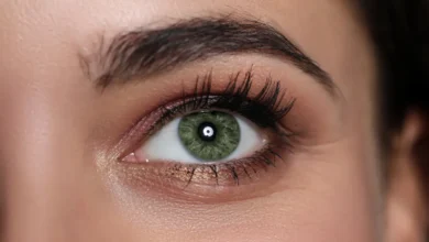 green eyes make-up rose gold eyeshadow black mascara