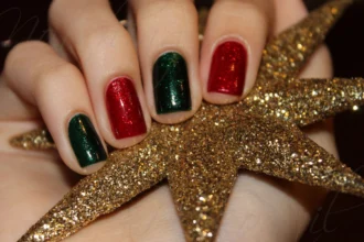 Christmas manicures 2023 red and green