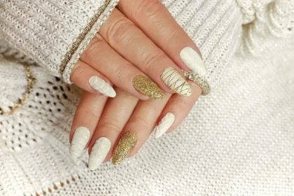 Christmas nails simple Christmas nail designs almond nails white and gold