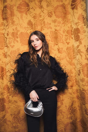 Thanks to this little detail Vittoria de Savoie transforms her - Thanks to this little detail, Vittoria de Savoie transforms her total black look into a real party outfit