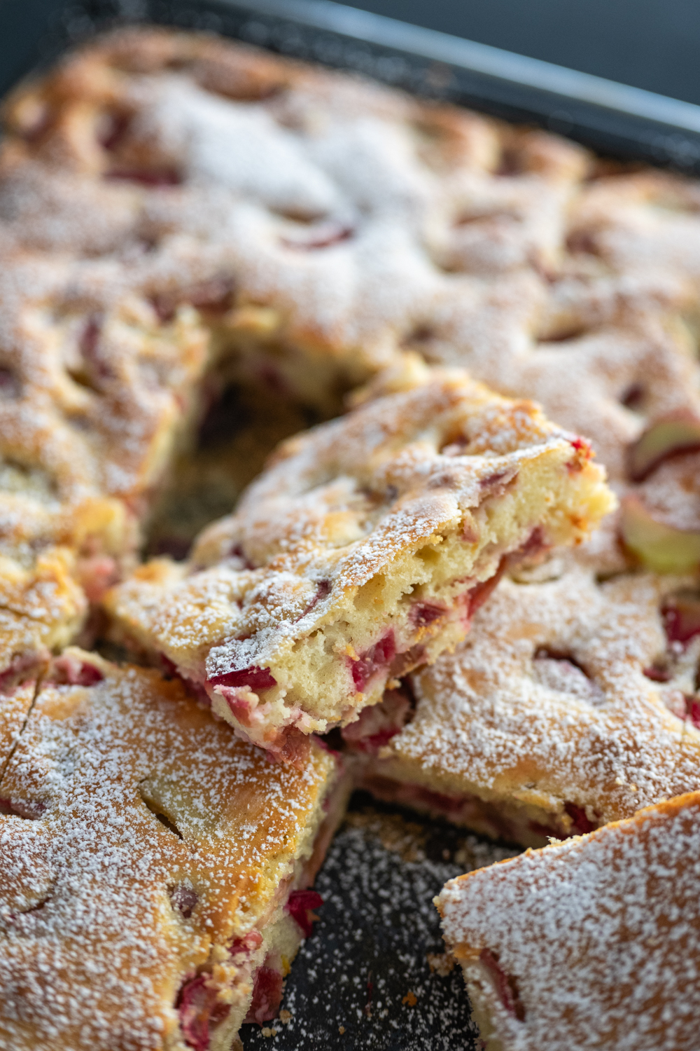 Fast rhubarb cake from the sheet metal recipe trickytine