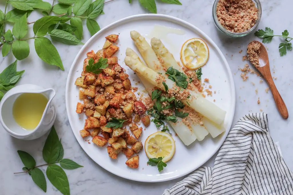 White asparagus with roasted potatoes